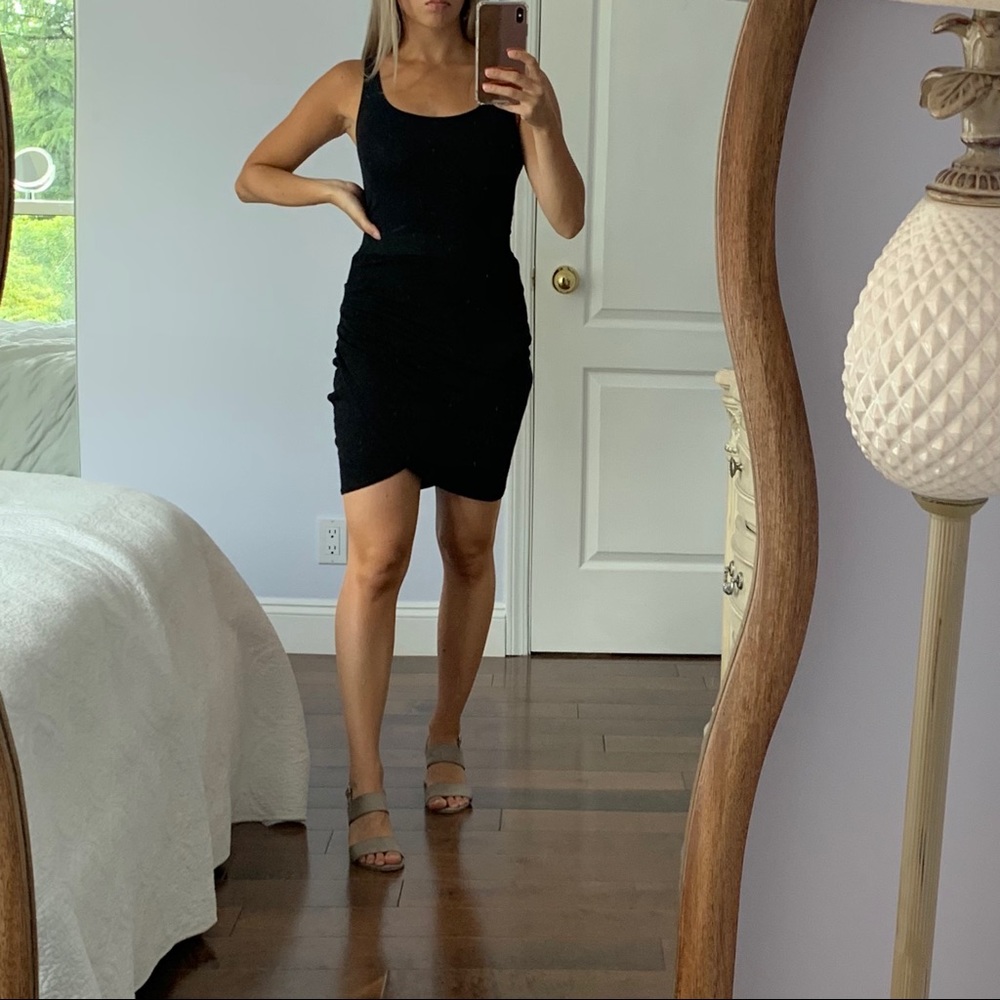 Aritzia Wilfred Free Black Tulip Skirt